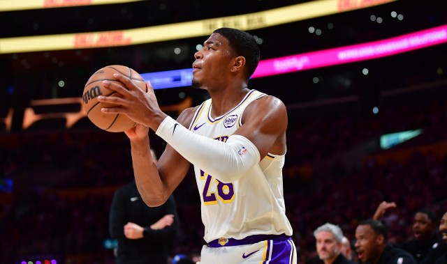 这么大的火气！八村塁和贾巴里·沃克卡位时较劲 发生小推搡