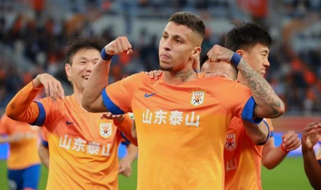 kaiyun-【中超】克雷桑戴帽费南多伤退 泰山3比1南通支云