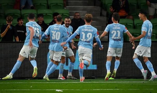 开云官网-先丢一球后逆转取胜，墨尔本城队史首次战胜奥克兰FC